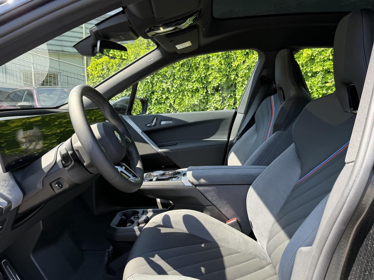 BMW iX xDrive45 | M-Sport Pro | Panorama Sky Lounge | 23'' | Harman/Kardon | Driv. Ass. Prof.