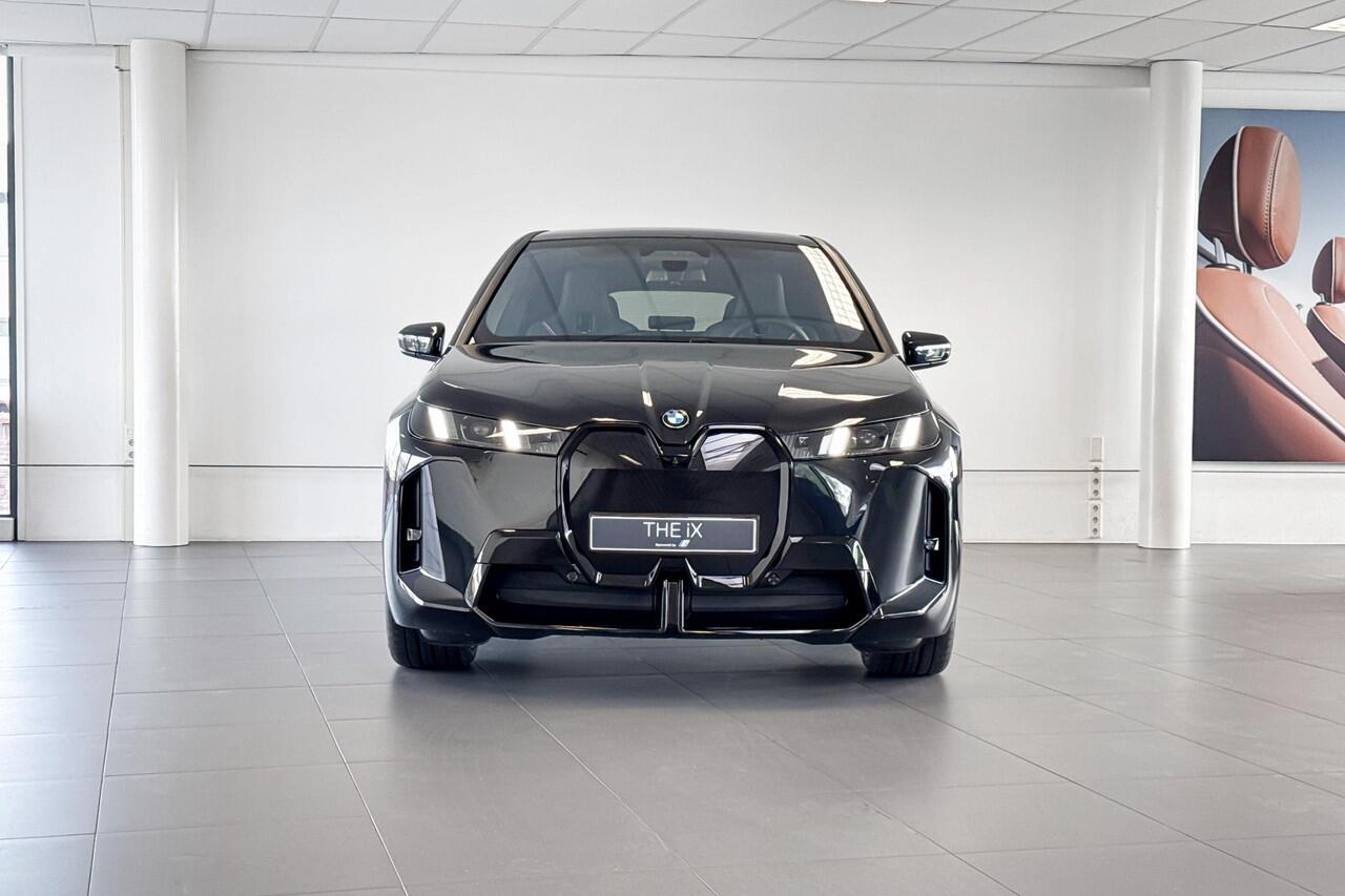 BMW iX xDrive45 | M Sport Pro | Comfort Pack | Innovation Pack | Trekhaak | Sky Lounge