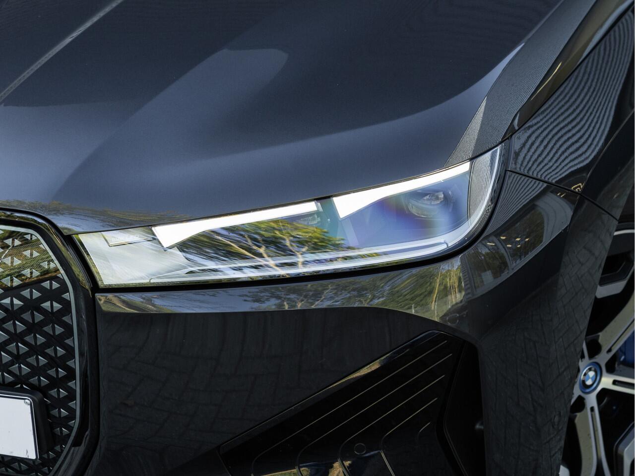 BMW iX xDrive50 - Sportpakket - Pano - Driving Ass Prof - Harman Kardon