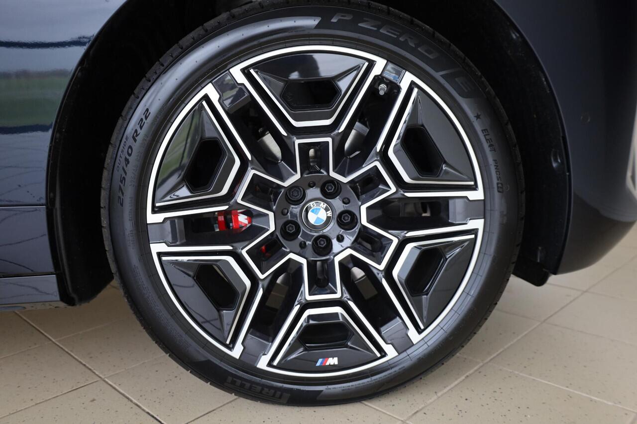 BMW iX xDrive45 | M Sportpakket Pro | Alcantara | Innovation Pack | Driving & Parking Assistant Professional | Harman Kardon | Comfort Pack | Trekhaak