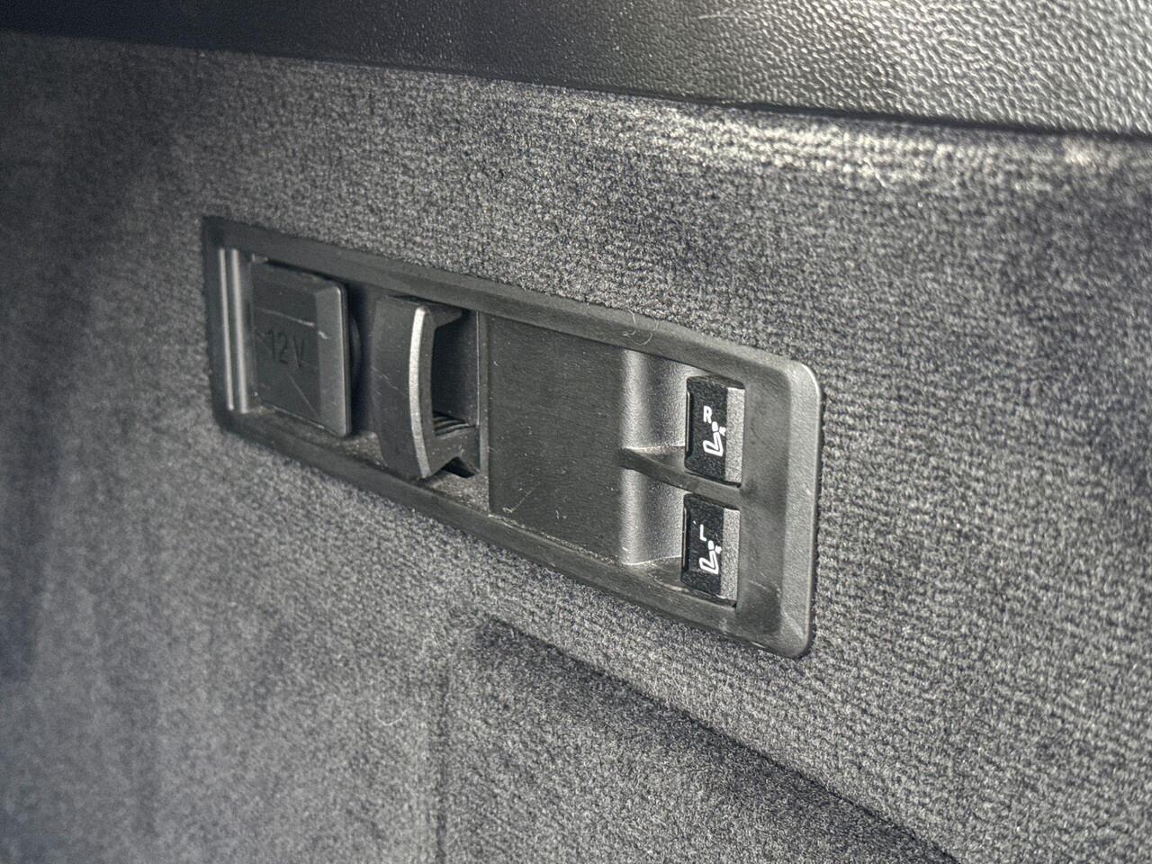 BMW iX xDrive40 High Executive M-Sport / Copilot Pack / Parking Assistant Plus / Harman Kardon / Head-Up / Stuurwielrand Verwarmd / 22 Inch / getint glas / Individual Exterieur Line Titanbronze / Clear&Bold / Selections