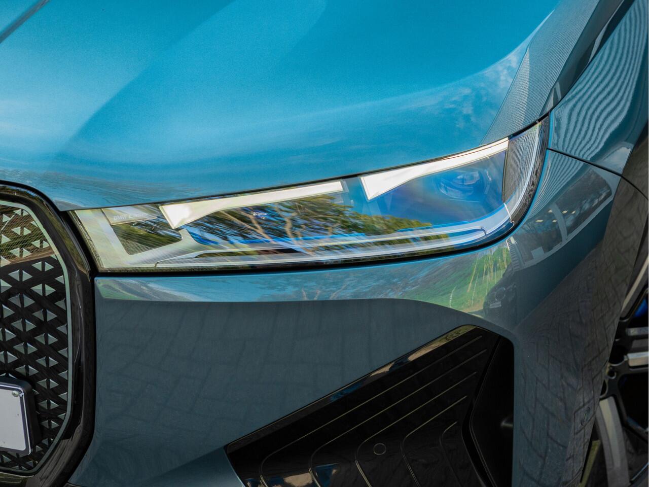 BMW iX xDrive40 - Sportpakket - Pano - Harman Kardon - Stoelventilatie - Driving Ass Prof