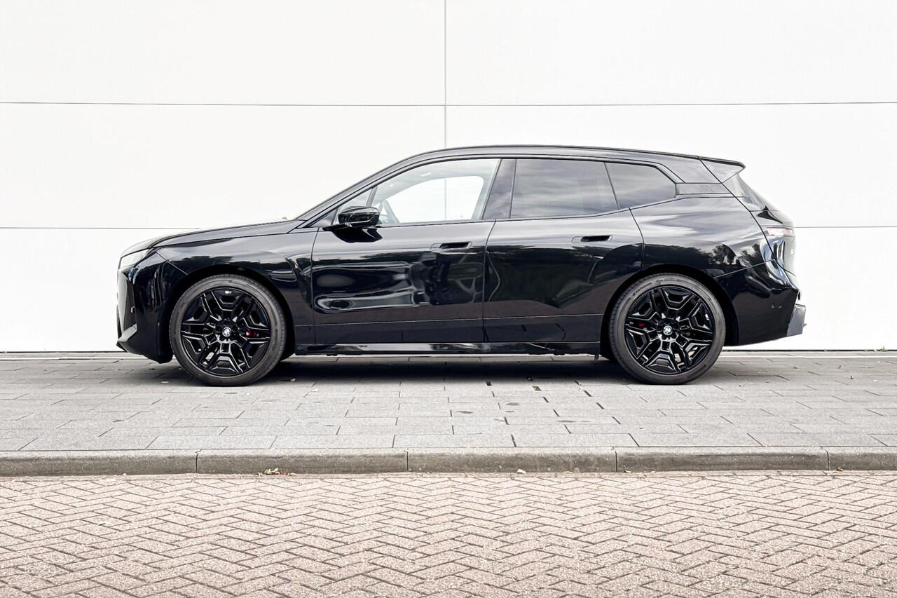 BMW iX xDrive45 101 kWh
