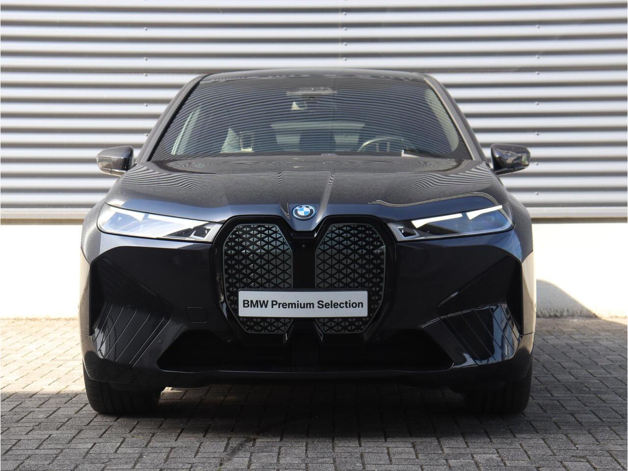 BMW iX xDrive40 | High Executive | Sportpakket | Driving Assistant Prof. | Panodak Skylounge | Soft Close | 22'' LMV