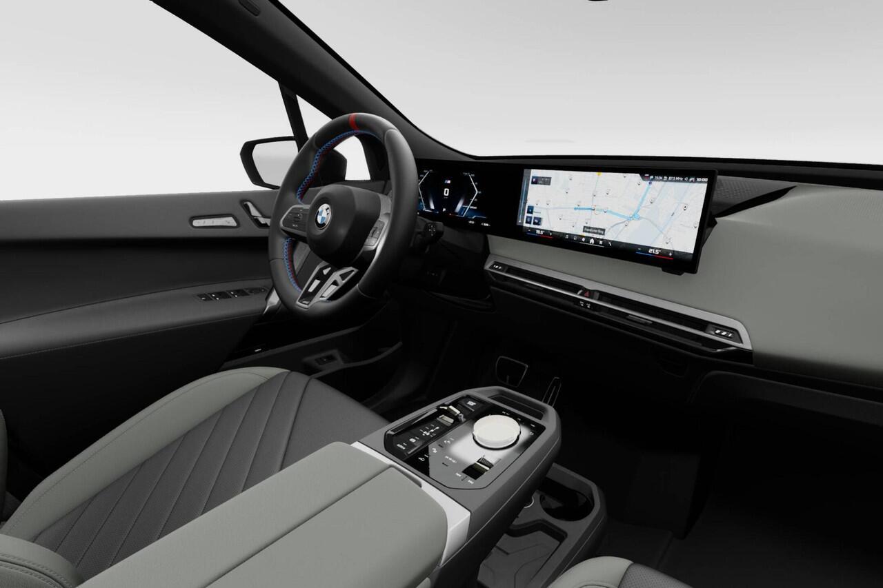 BMW iX xDrive M70 | Comfort Pack | Innovation Pack | Glazen panoramadak Sky Lounge