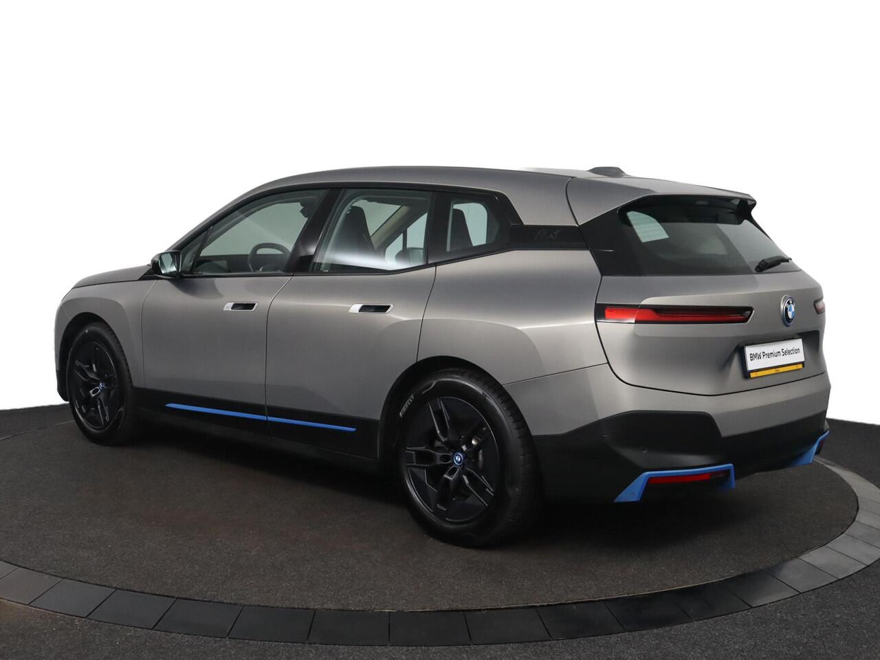 BMW iX xDrive40 Business Edition Plus 77 kWh | Driving Assistant Professional| voorstoelen verwarmd | laser LED koplampen |