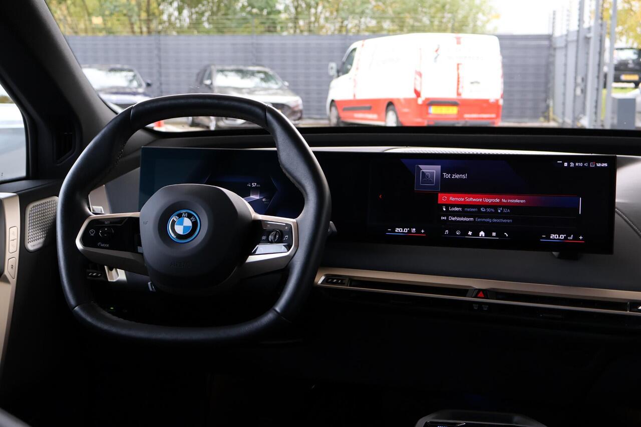 BMW iX M60 High Executive 112 kWh | Bowers & Wilkins | M Aerodynamica | Head-up Display | Voorstoelen Verwarmd