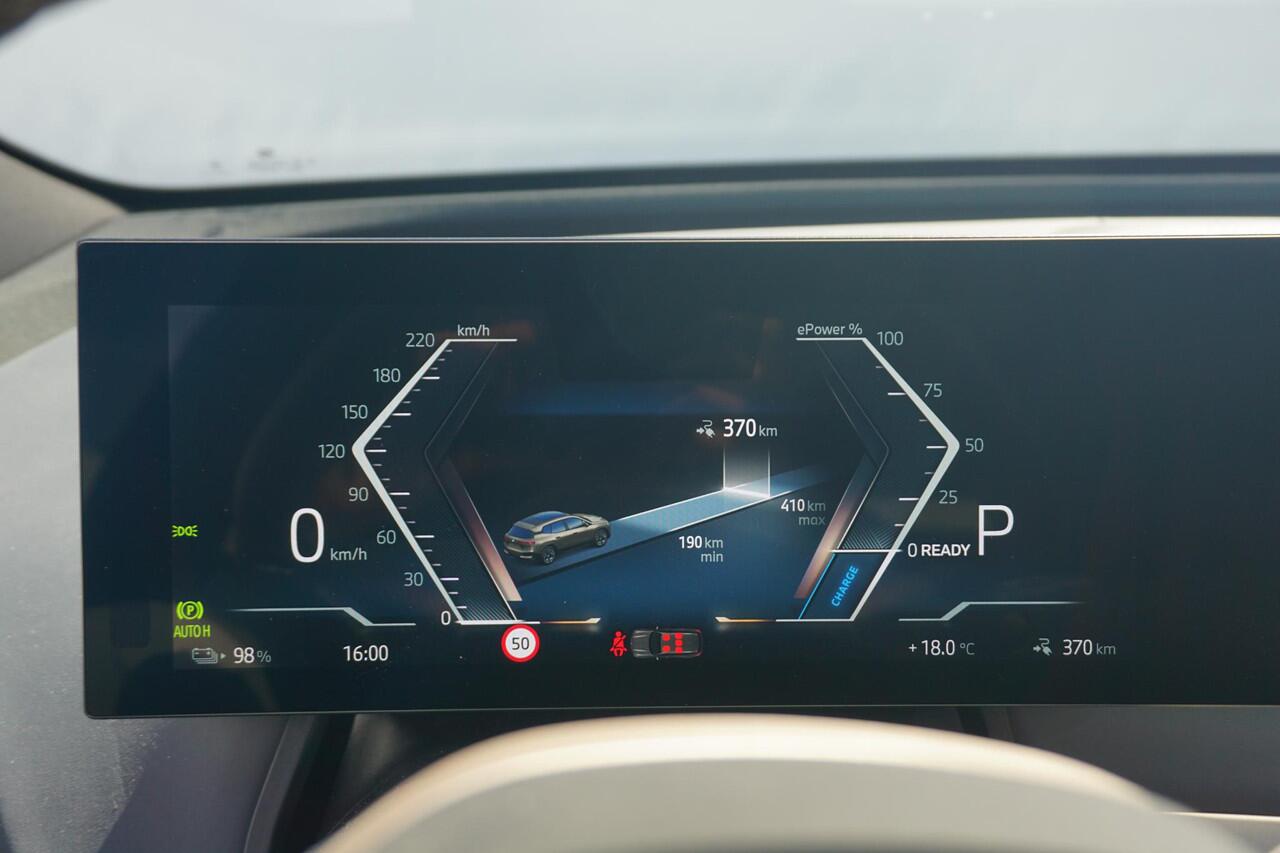 BMW iX xDrive40 Sport Pakket | Luchtvering / Soft-Close / Panoramadak / Comfort Stoelen / Head-up / Laserlight / Harman Kardon | Ekris Selection