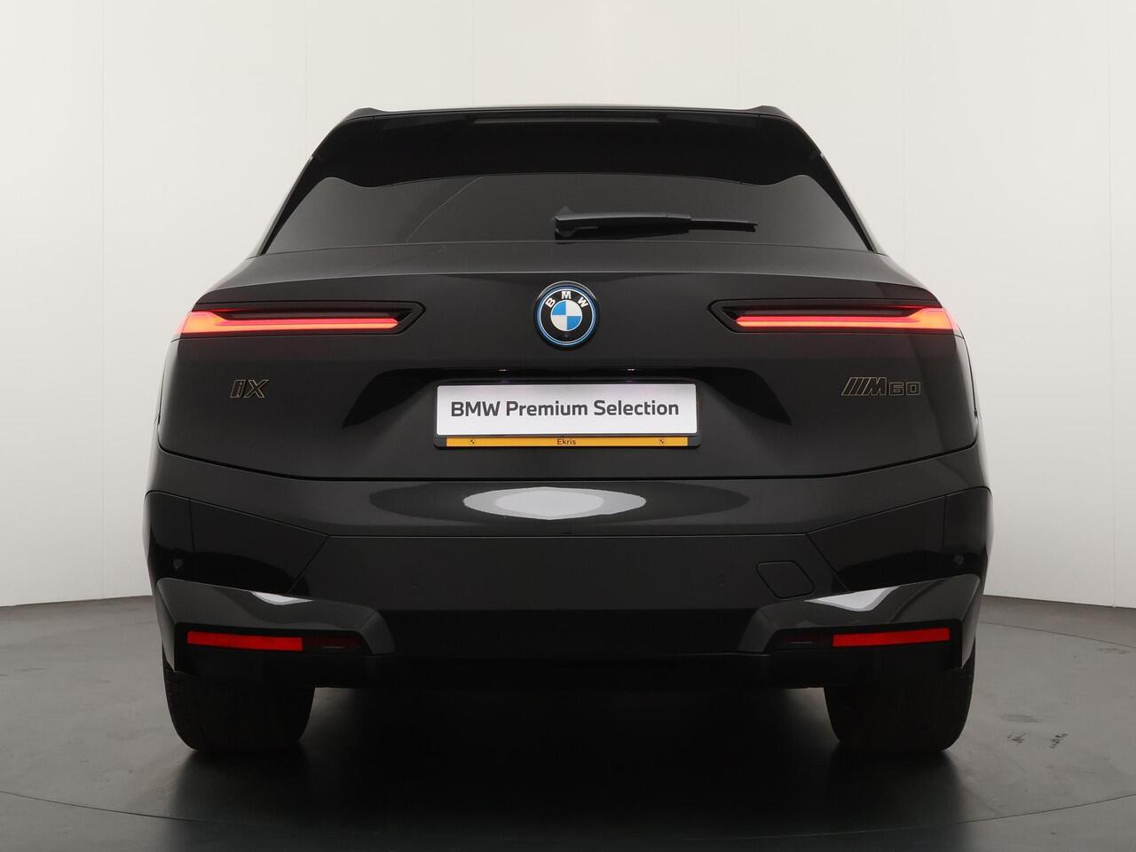 BMW iX M60 112 kWh | Trekhaak | Luchtvering |