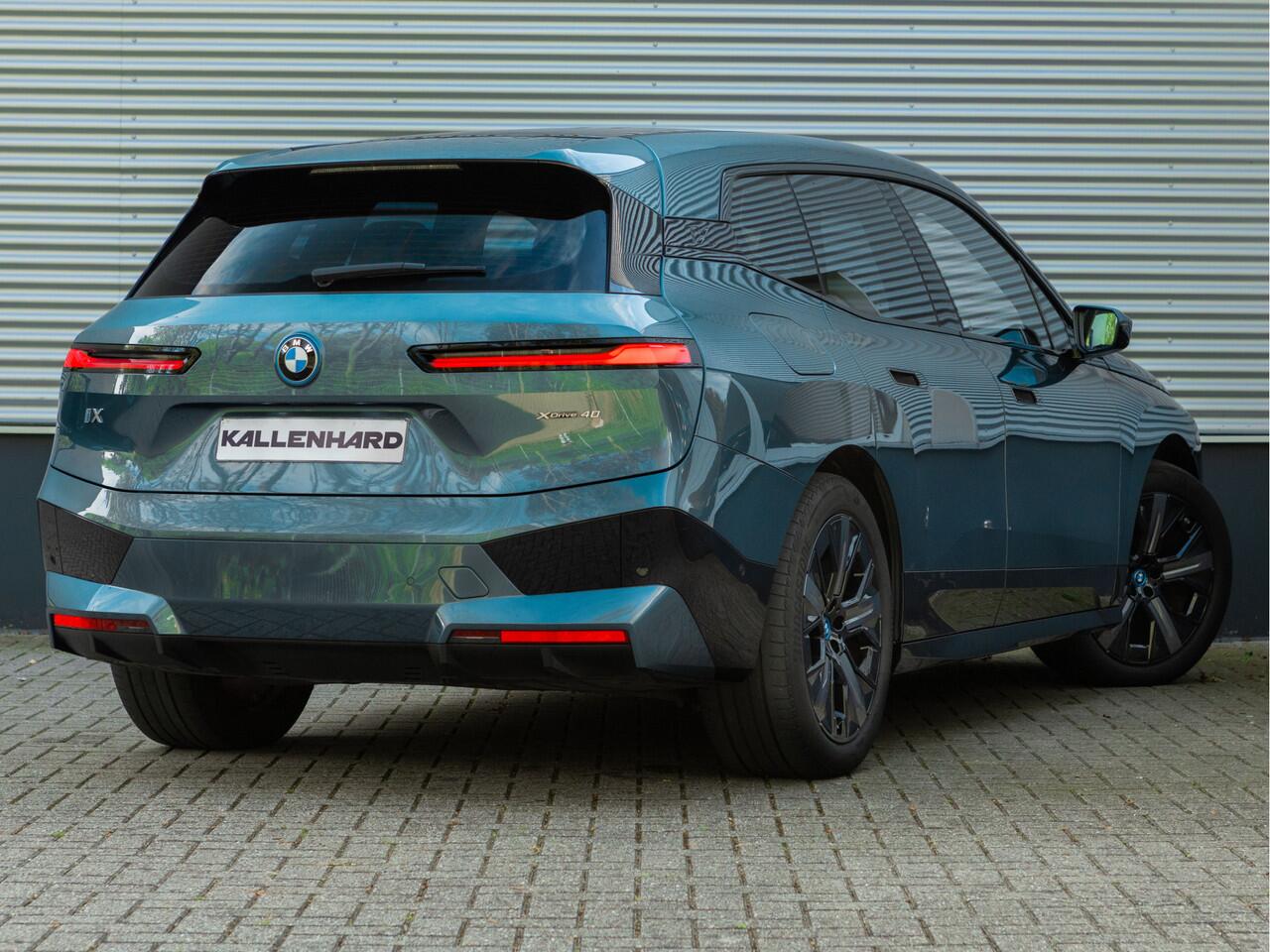 BMW iX xDrive40 - Sportpakket - Pano - Harman Kardon - Stoelventilatie - Driving Ass Prof