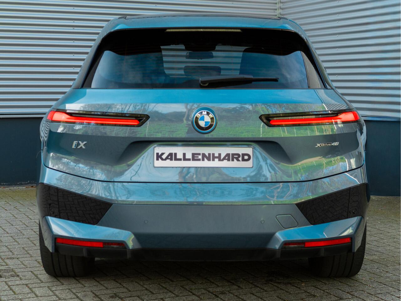 BMW iX xDrive40 - Sportpakket - Pano - Harman Kardon - Stoelventilatie - Driving Ass Prof