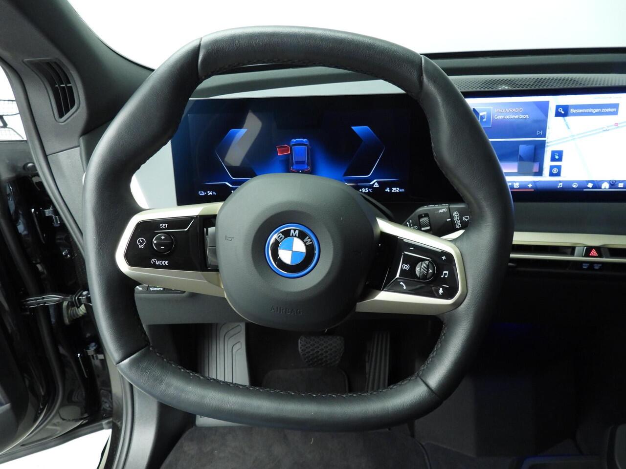 BMW iX xDrive50 | Sportpakket | Laserlicht | Leder | HUD | Active cruise | Panoramadak | Bowers & Wilkins sound | Alu 21 inch