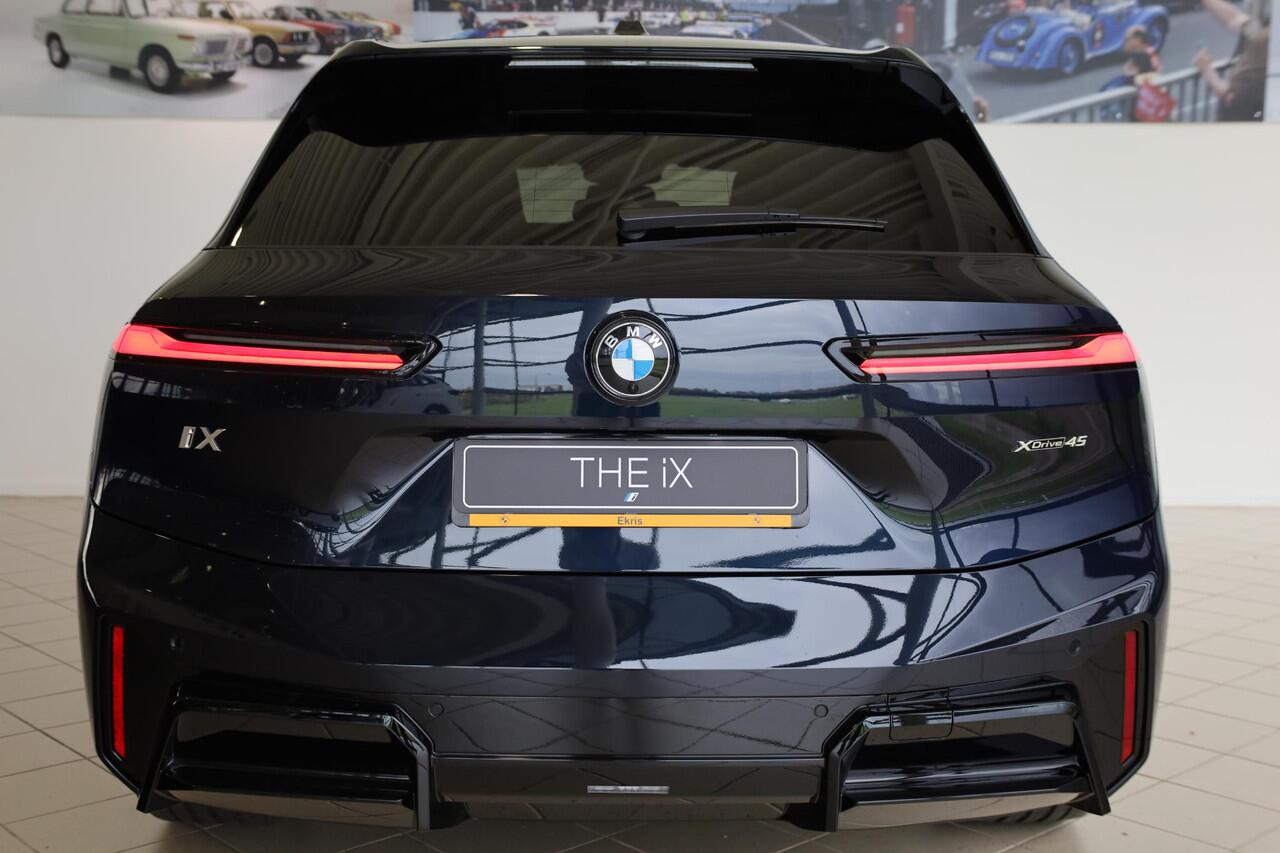 BMW iX xDrive45 | M Sportpakket Pro | Alcantara | Innovation Pack | Driving & Parking Assistant Professional | Harman Kardon | Comfort Pack | Trekhaak