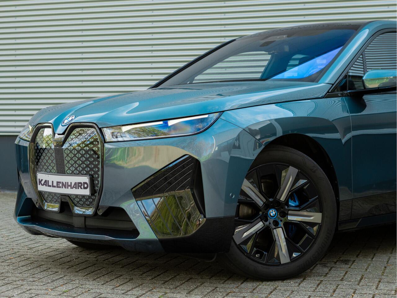 BMW iX xDrive40 - Sportpakket - Pano - Harman Kardon - Stoelventilatie - Driving Ass Prof