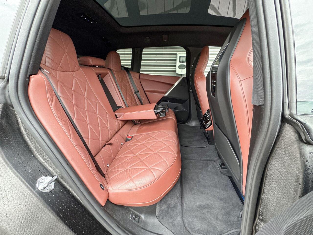 BMW iX xDrive50 Sportpakket / High Executive / CoPilot Pack / Integral Active Steering / Soft-Close / Sky Lounge / Harman Kardon / Luchtvering