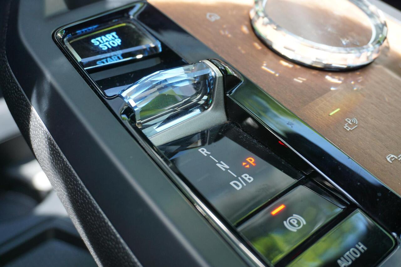 BMW iX xDrive50 Sportpakket | Comfort Access | Glazen panoramadak Sky Lounge | Driving Assistant Professional | HIFI System Harman Kardon | Parking Assistant Professional