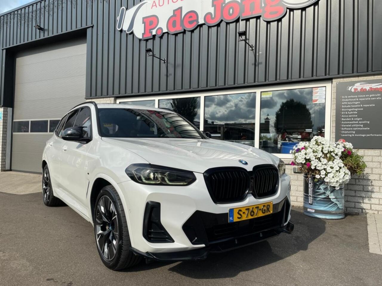 BMW iX HIGH EXECUTIVE 80kWh M-Sport, SOH 100%, Aeropakket, Pano, Trekhaak, HUD, Memory, Leder, Mooi vol!