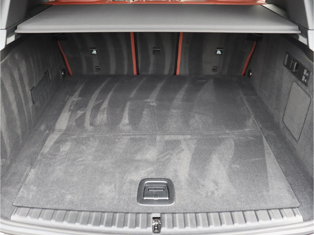 BMW iX xDrive40 | High Executive | Sportpakket | Panodak Skylounge | Driving Assistant Prof. | Soft Close | Parking Assistant Plus | Harman Kardon | 22'' LMV