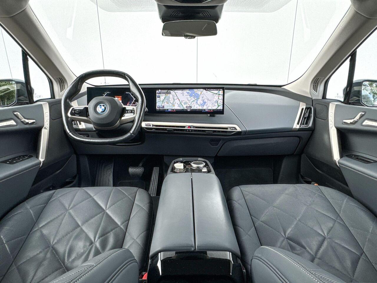 BMW iX xDrive40 High Executive 4 zone airconditioning / Head Up Display / Stoelverwarming / Iconic Sounds / Selections