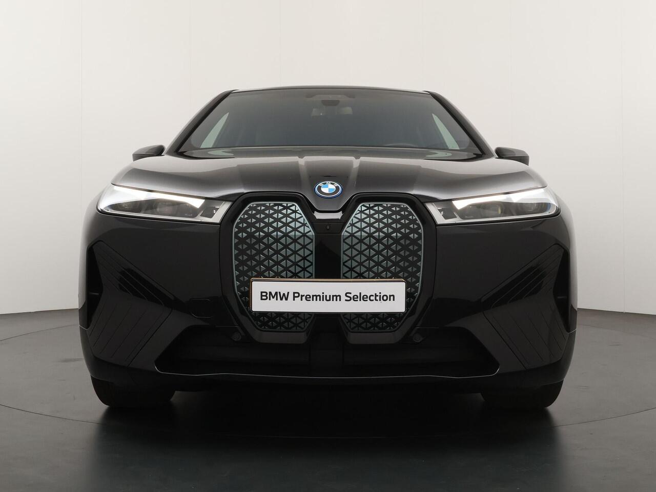 BMW iX M60 112 kWh | Trekhaak | Luchtvering |