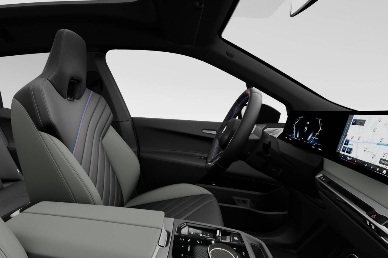BMW iX xDrive M70 | Comfort Pack | Innovation Pack | Glazen panoramadak Sky Lounge