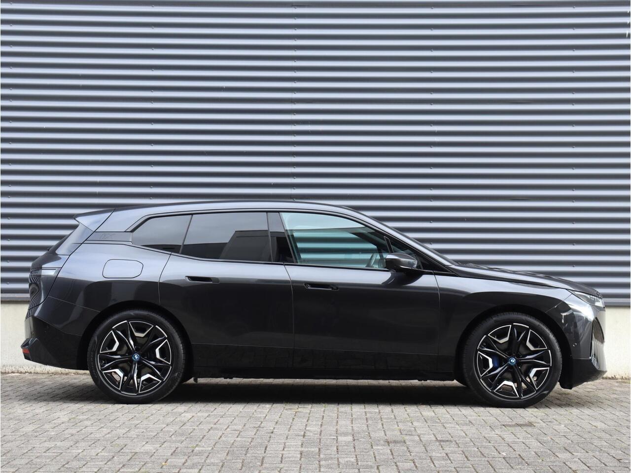 BMW iX xDrive40 | High Executive | Sportpakket | Panodak Skylounge | Driving Assistant Prof. | Soft Close | Parking Assistant Plus | Harman Kardon | 22'' LMV