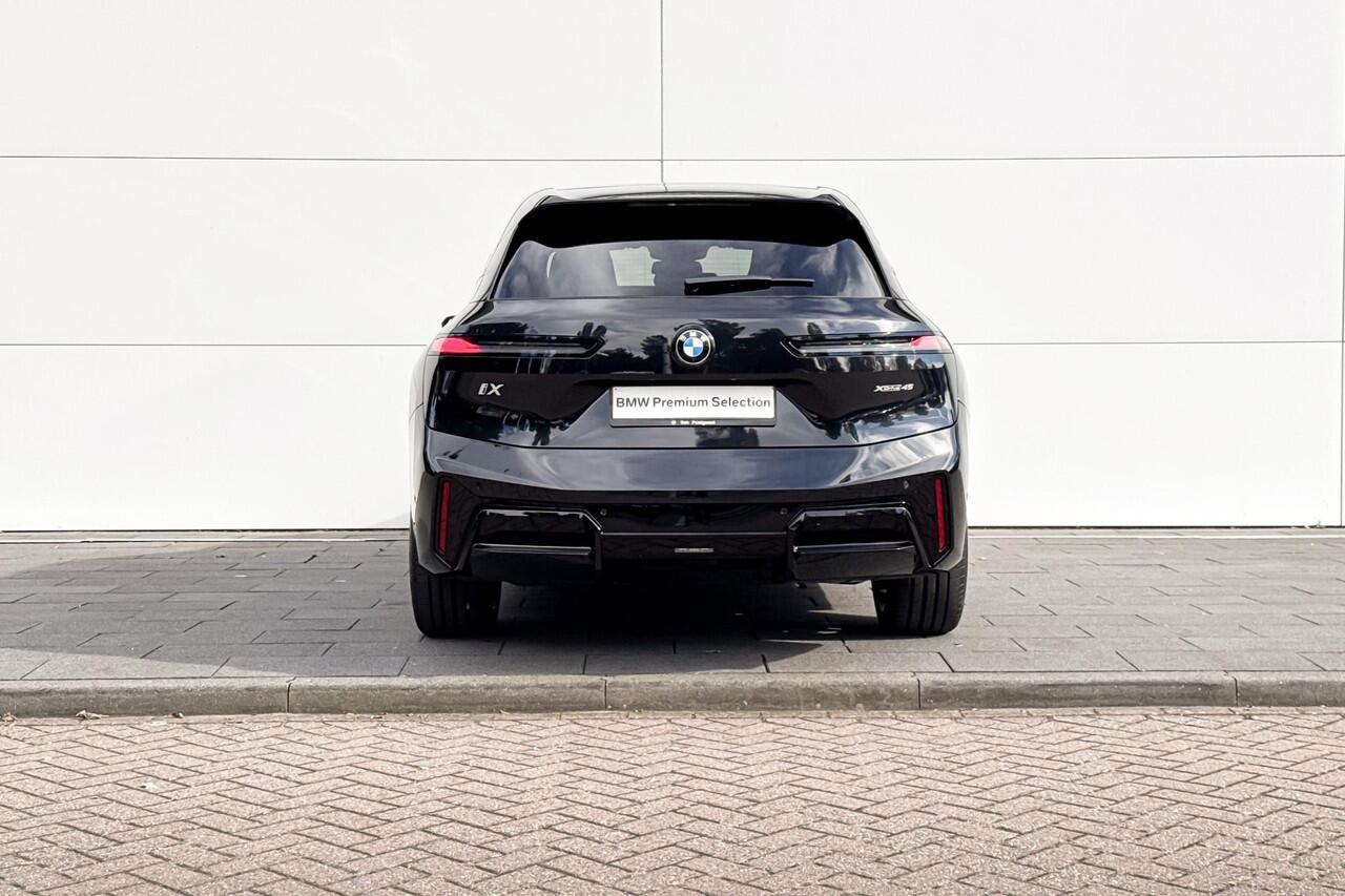 BMW iX xDrive45 101 kWh