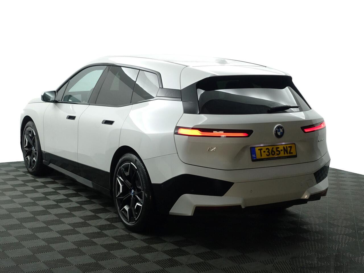 BMW iX xDrive40 M Sport Plus 77 kWh- Stoelmassage, Harman Kardon, 360 Camera, Head Up, Memory Seats, Sfeerverlichting