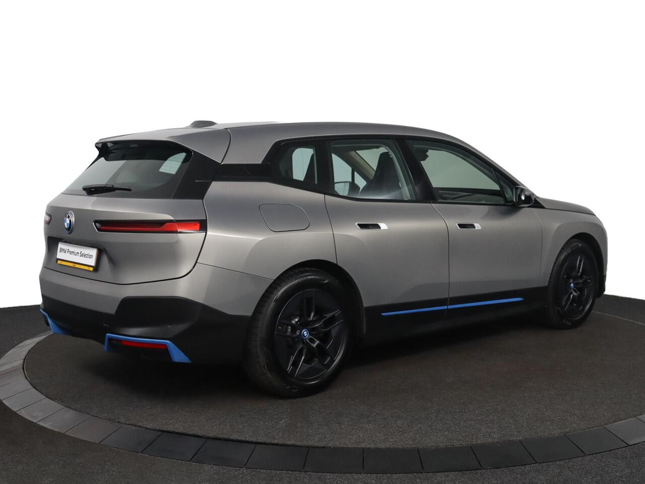 BMW iX xDrive40 Business Edition Plus 77 kWh | Driving Assistant Professional| voorstoelen verwarmd | laser LED koplampen |