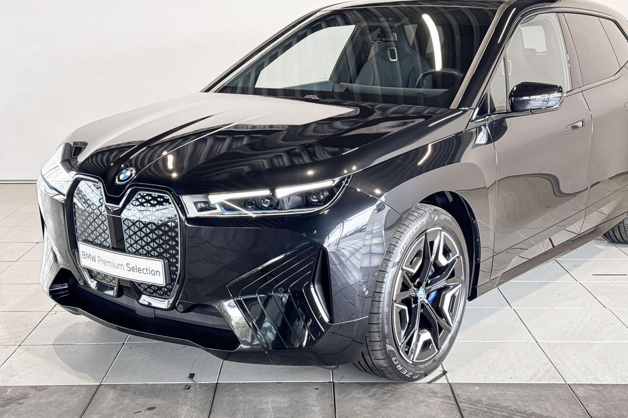 BMW iX xDrive50 Business Edition Plus Sportpakket | Selections