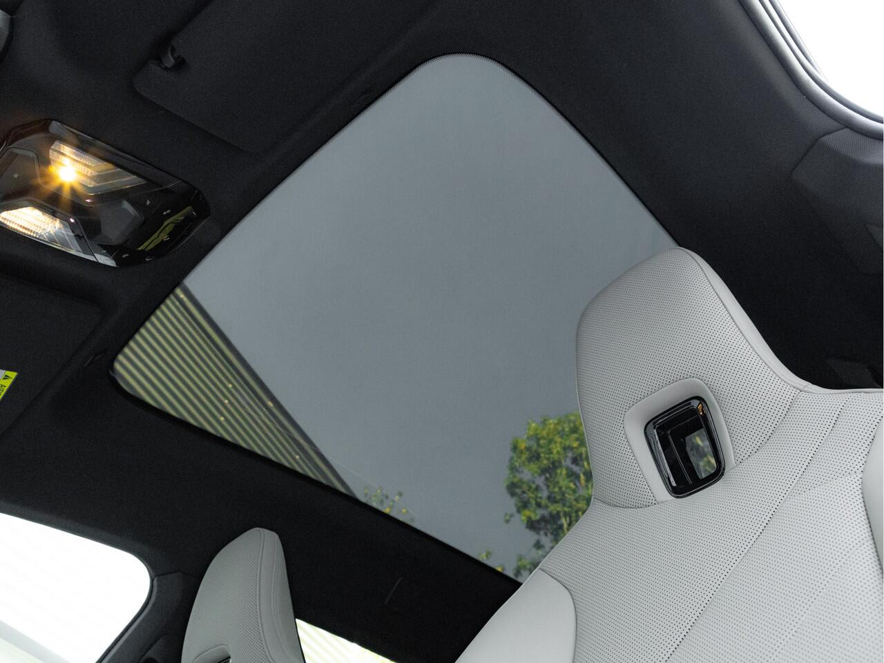 BMW iX xDrive50 - Sportpakket - Pano - Driving Ass Prof - Harman Kardon