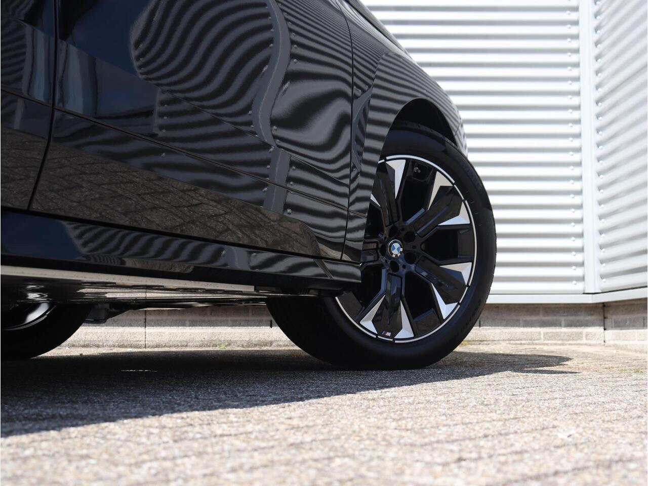 BMW iX xDrive45 | M Sportpakket | Comfort Pack | Innotvation Pack