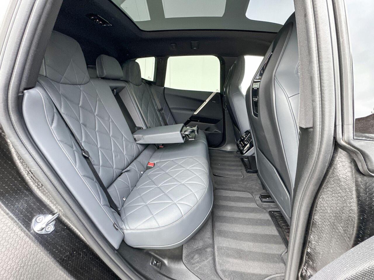 BMW iX xDrive50 Trekhaak | Panoramadak | Integral Active Steering