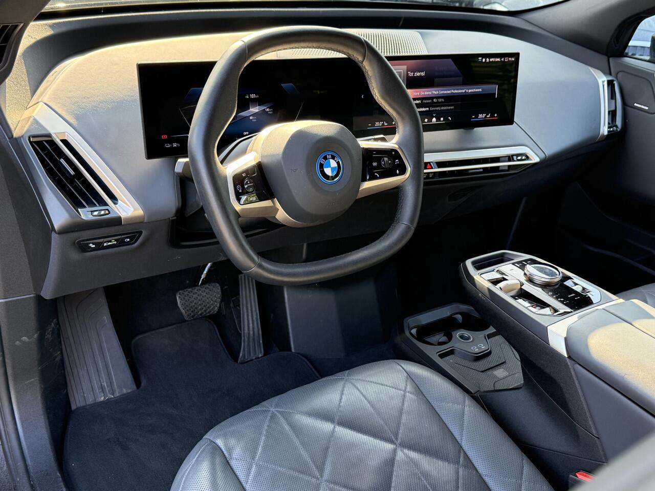 BMW iX xDrive40 High Exe | 21" | Laser | Sportpakket | Driving Assistant Plus