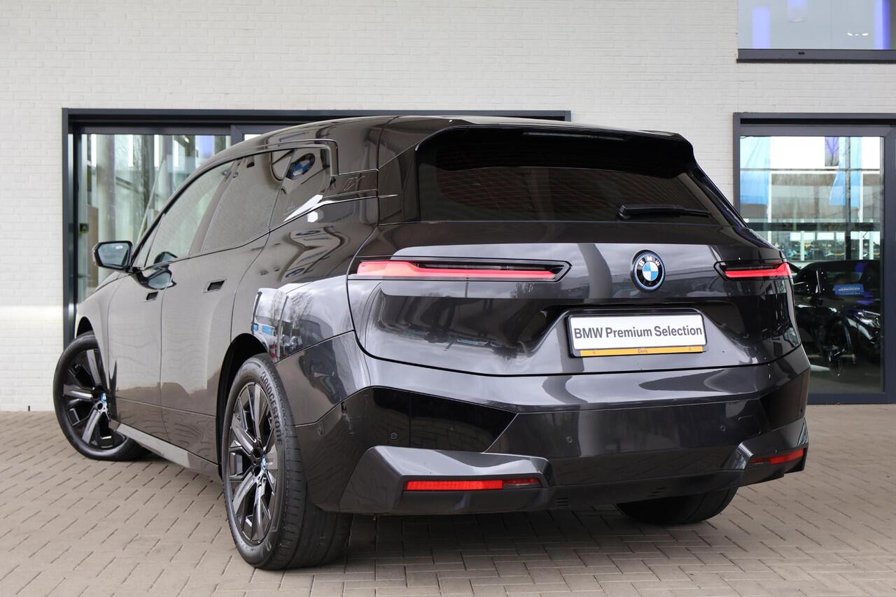 BMW iX xDrive50 | Sport Edition | Bowers & Wilkins | Panoramadak Sky Lounge | Laserlight