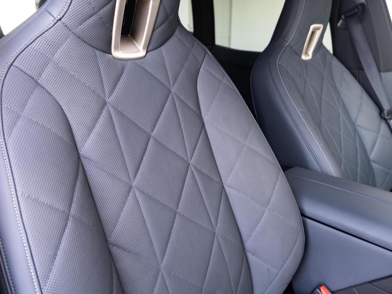 BMW iX xDrive40 | High Executive | Sportpakket | Comfort Access | Harman Kardon | Stoelverwarming voor & achter | Stuurverwarming | 21'' | Trekhaak