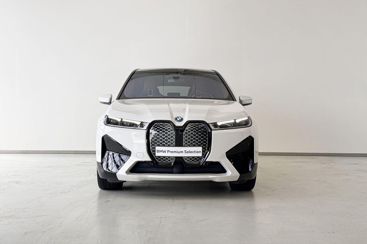 BMW iX xDrive40 High Executive Sportpakket | Selections