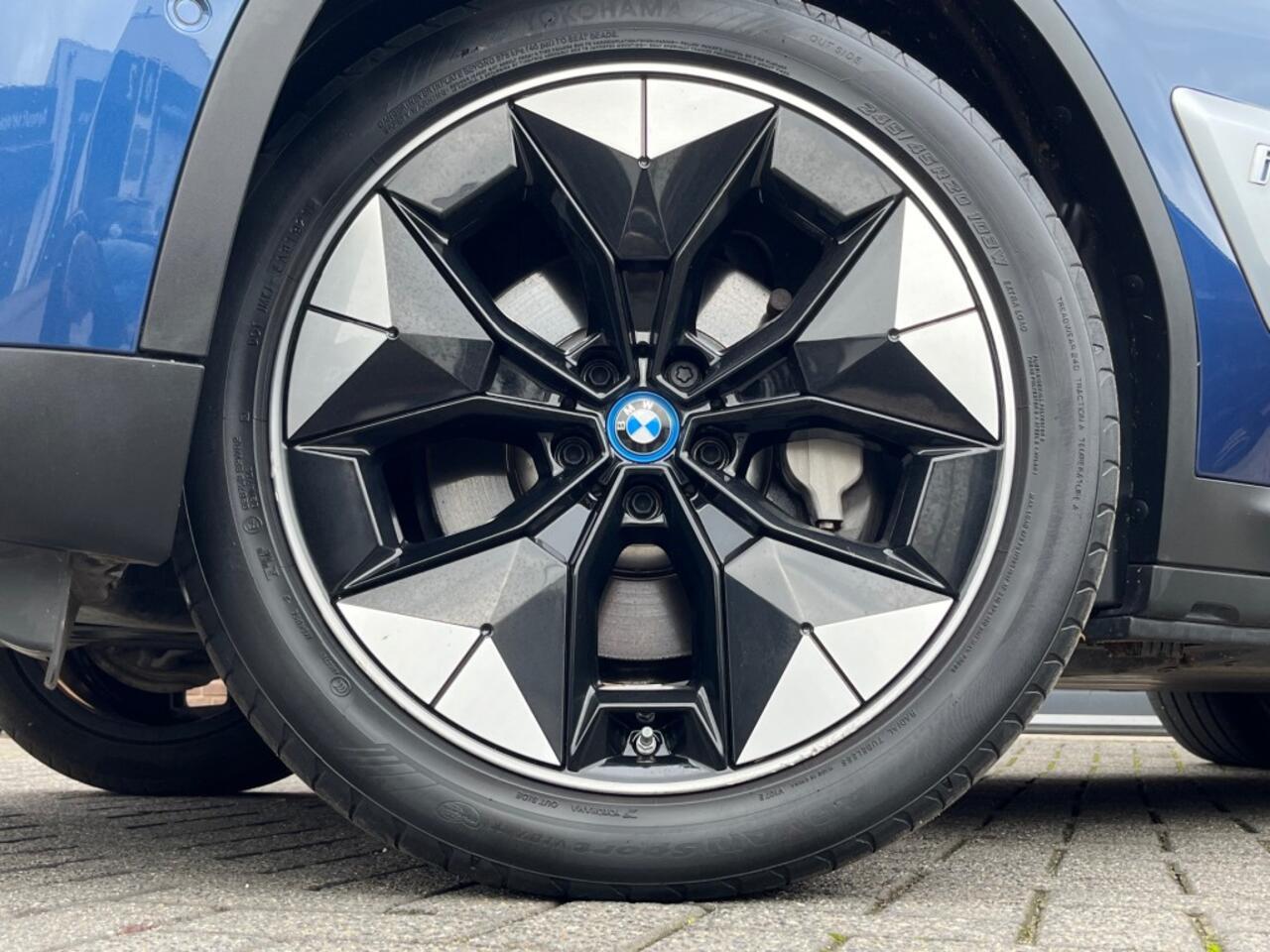 BMW iX HIGH EXECUTIVE 80KWh PANODAK/LEER/TREKHAAK/LED/CAMERA/1E EIG./NL