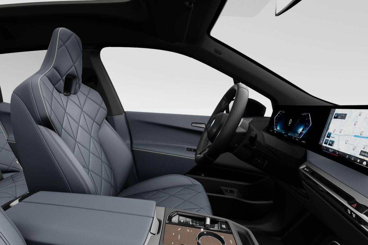 BMW iX xDrive45 | M Sport Pro | Comfort Pack | Innovation Pack | Trekhaak | Glazen Panoramadak Sky Lounge