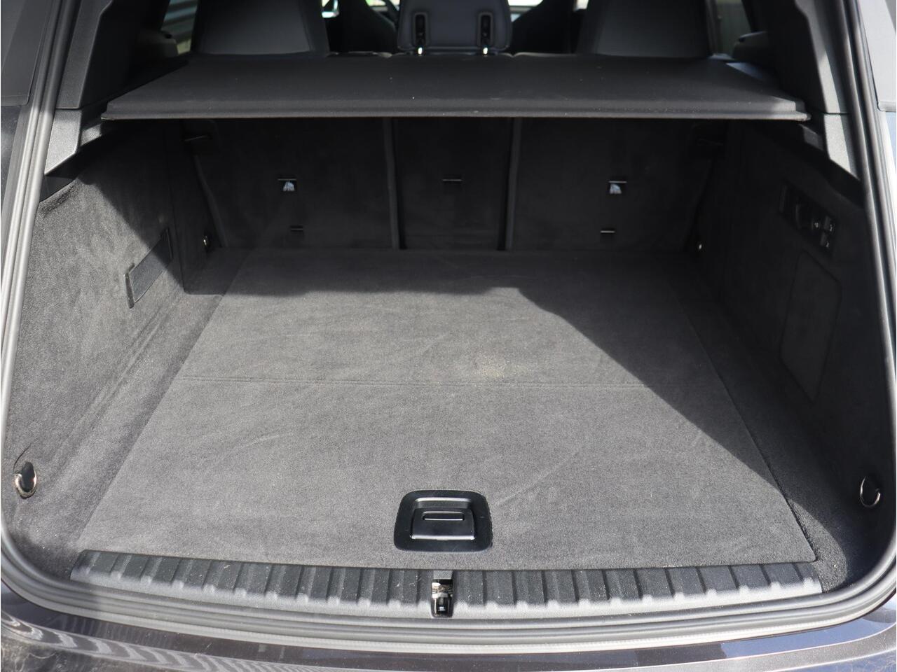 BMW iX xDrive40 | High Executive | Sportpakket | Driving Assistant Prof. | Panodak Skylounge | Soft Close | 22'' LMV