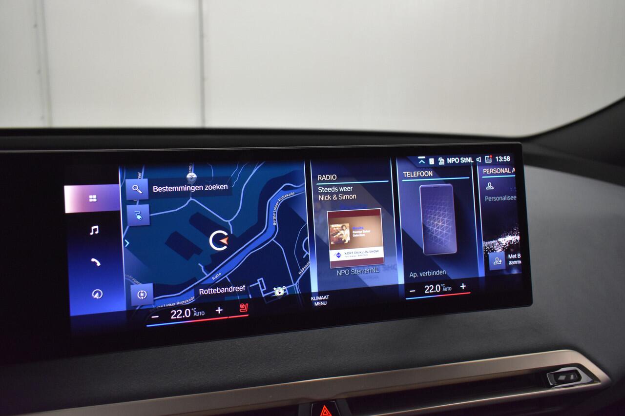 BMW iX xDrive40 High Executive 77 kWh SOH 100% El Trekhaak Panodak Head Up Camera