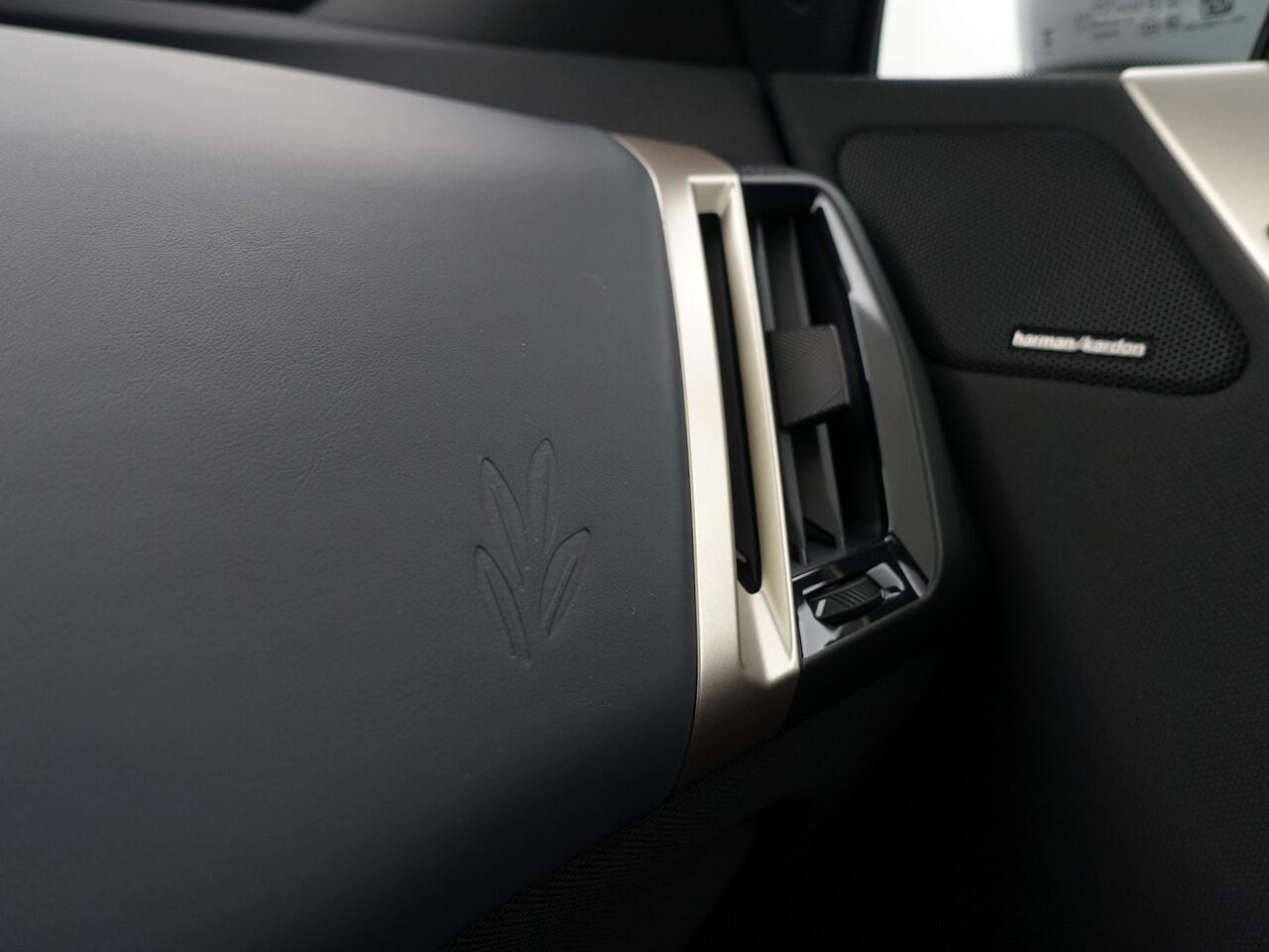 BMW iX xDrive40 M Sport Plus 77 kWh- Stoelmassage, Harman Kardon, 360 Camera, Head Up, Memory Seats, Sfeerverlichting