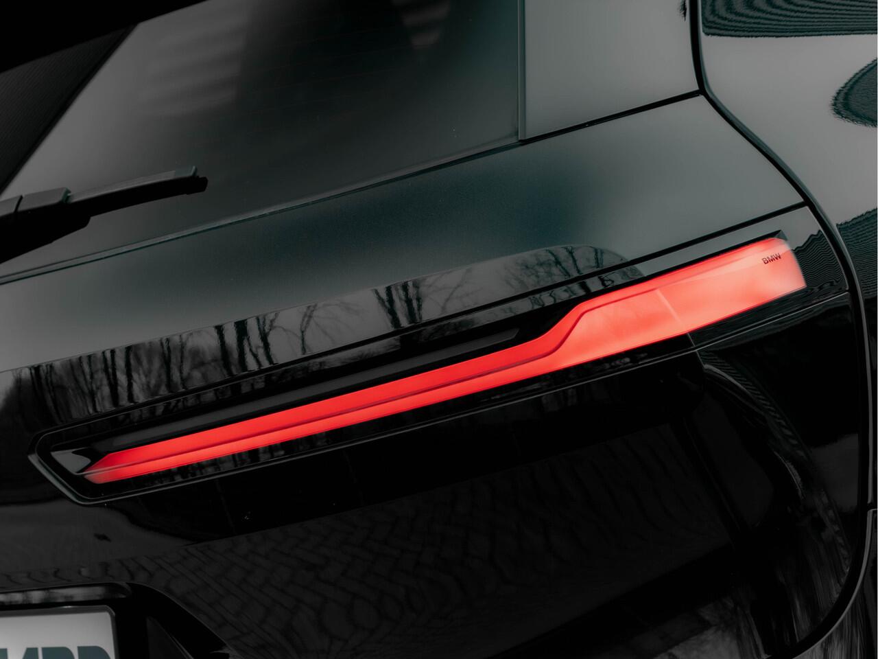 BMW iX xDrive50 - Sportpakket - Pano - Driving Ass Prof - Harman Kardon - 112 kWh