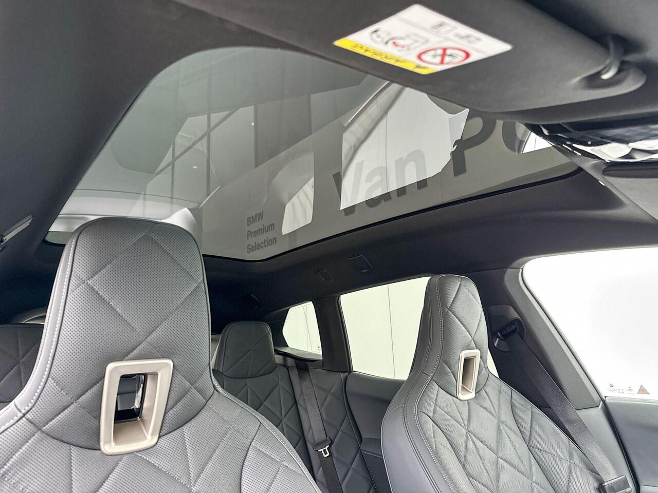 BMW iX xDrive50 Trekhaak | Panoramadak | Integral Active Steering