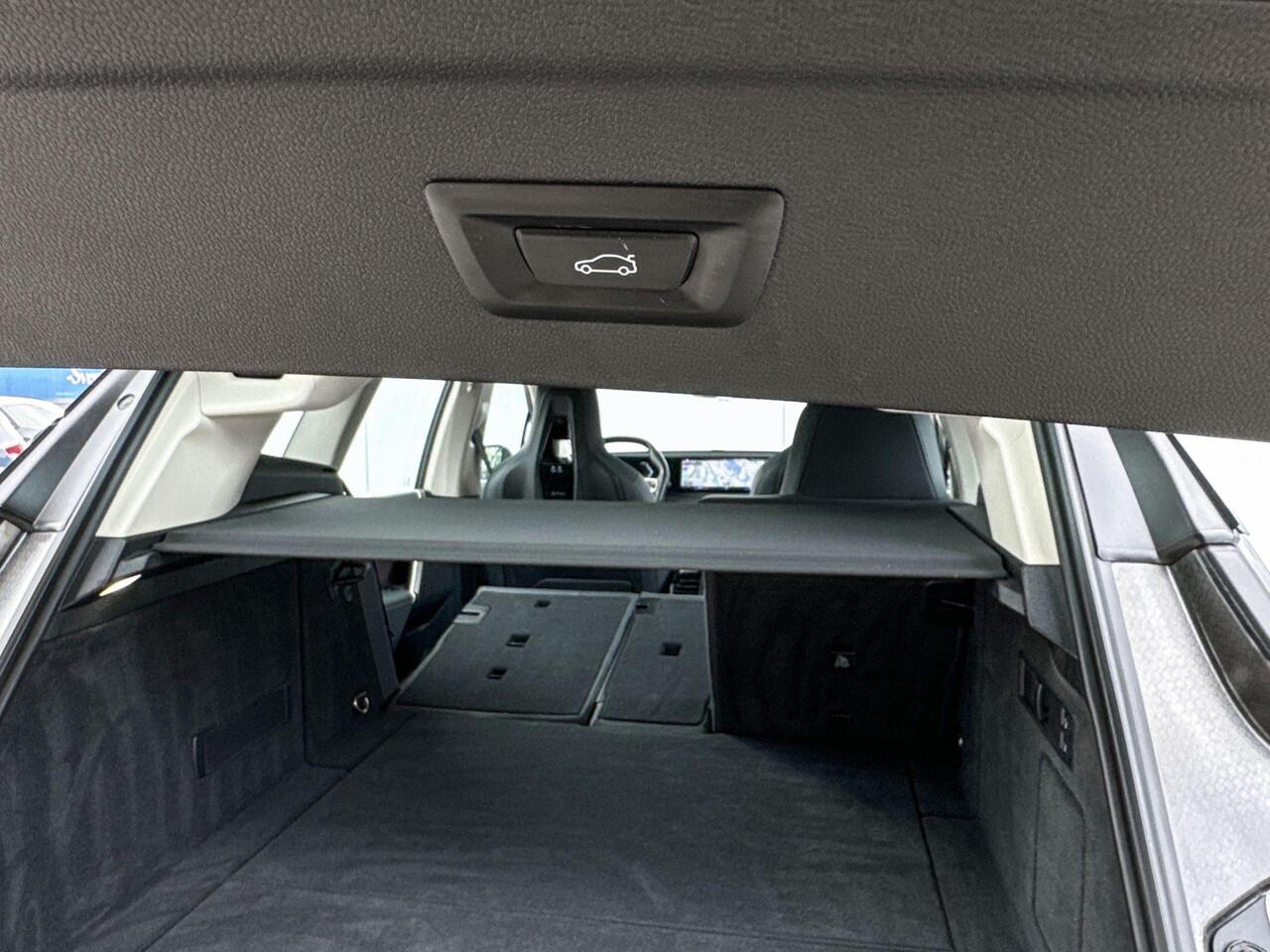 BMW iX xDrive40 High Executive 4 zone airconditioning / Head Up Display / Stoelverwarming / Iconic Sounds / Selections