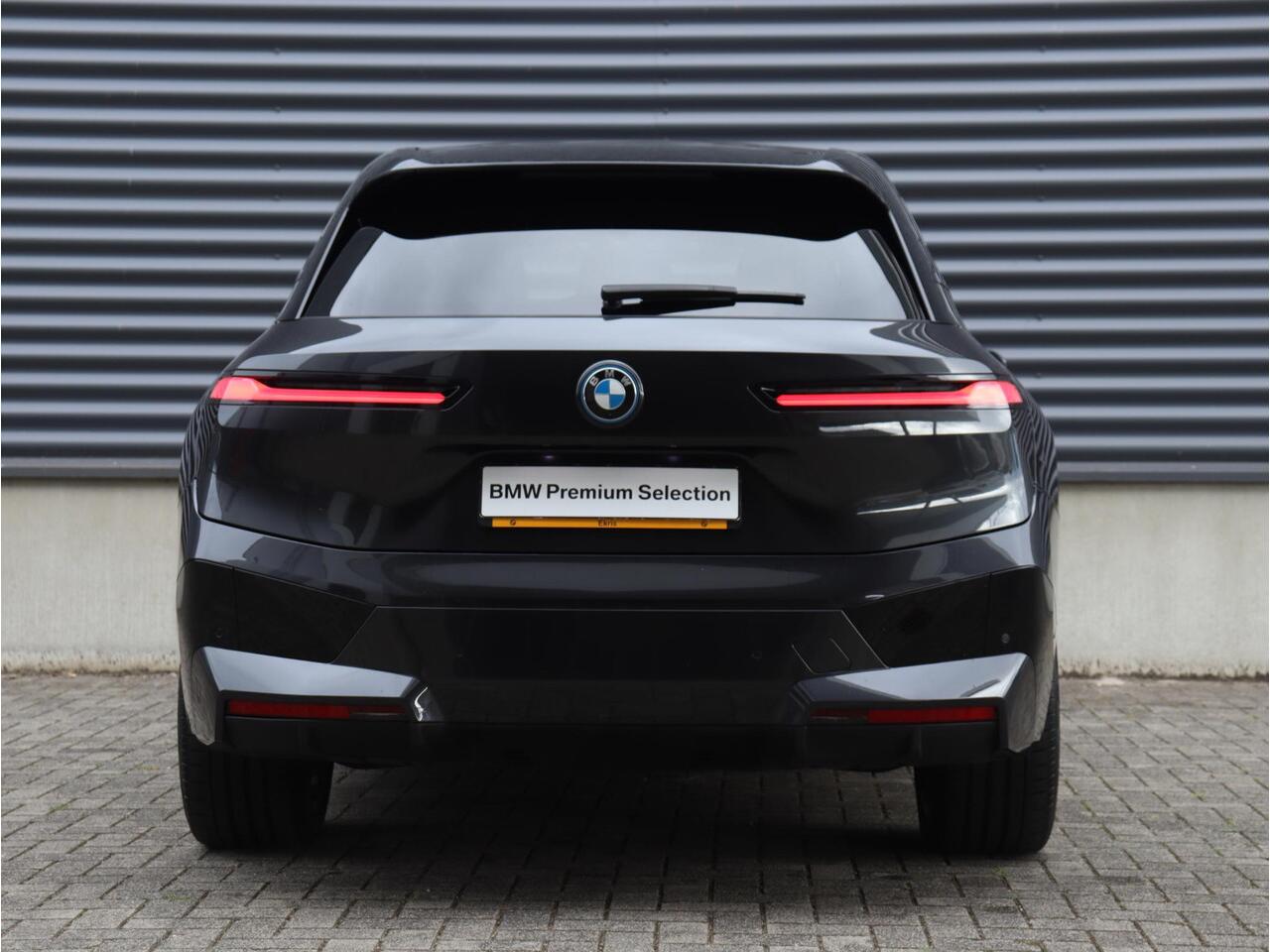 BMW iX xDrive40 | High Executive | Sportpakket | Panodak Skylounge | Driving Assistant Prof. | Soft Close | Parking Assistant Plus | Harman Kardon | 22'' LMV