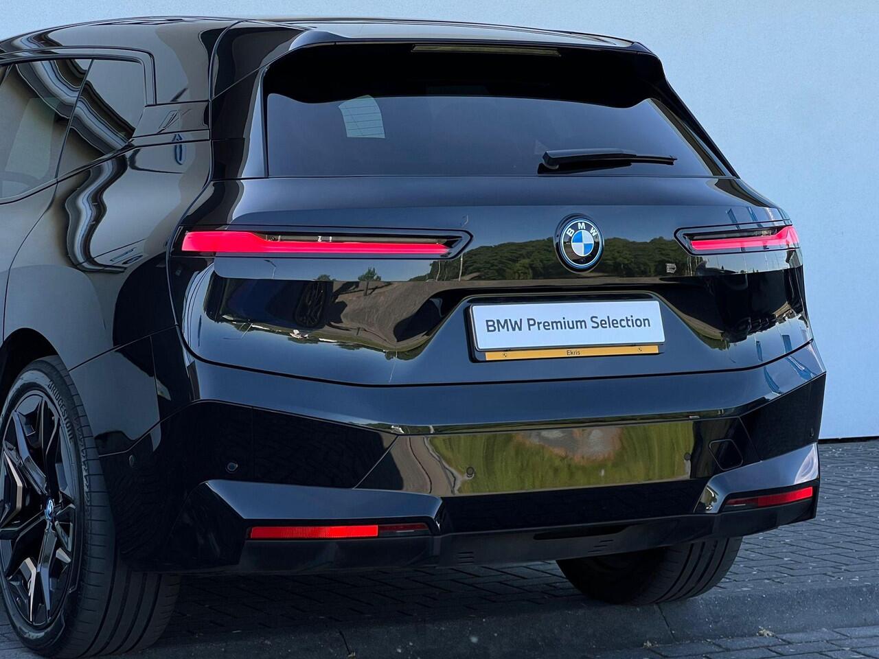 BMW iX xDrive50 Business Edition Plus 112 kWh | Sportpakket | Trekhaak | Driving Assistant Professional | Comfort Access