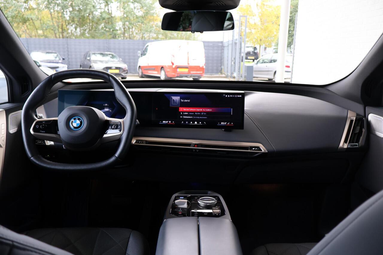 BMW iX M60 High Executive 112 kWh | Bowers & Wilkins | M Aerodynamica | Head-up Display | Voorstoelen Verwarmd