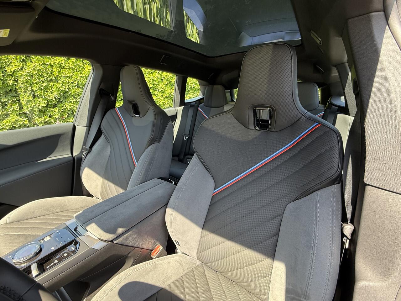 BMW iX xDrive45 | M-Sport Pro | Panorama Sky Lounge | 23'' | Harman/Kardon | Driv. Ass. Prof.