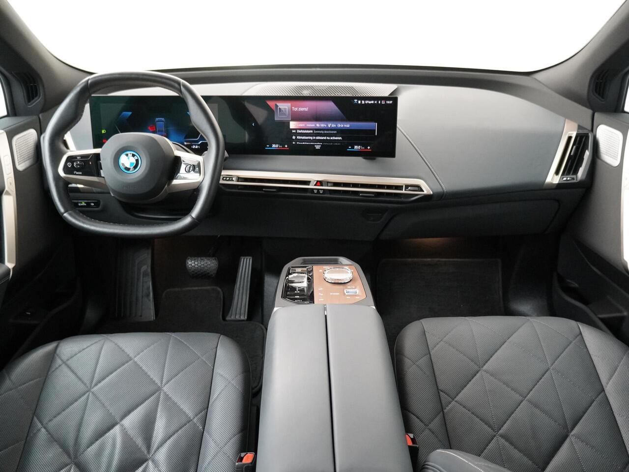 BMW iX M60 112 kWh | Trekhaak | Luchtvering |